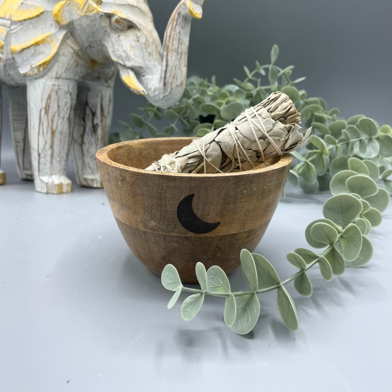 Medinis smilkymo ir ritualinių aukų dubenėlis „Three Moons“ – 12 × 7 cm paslaptingam namų ritualui