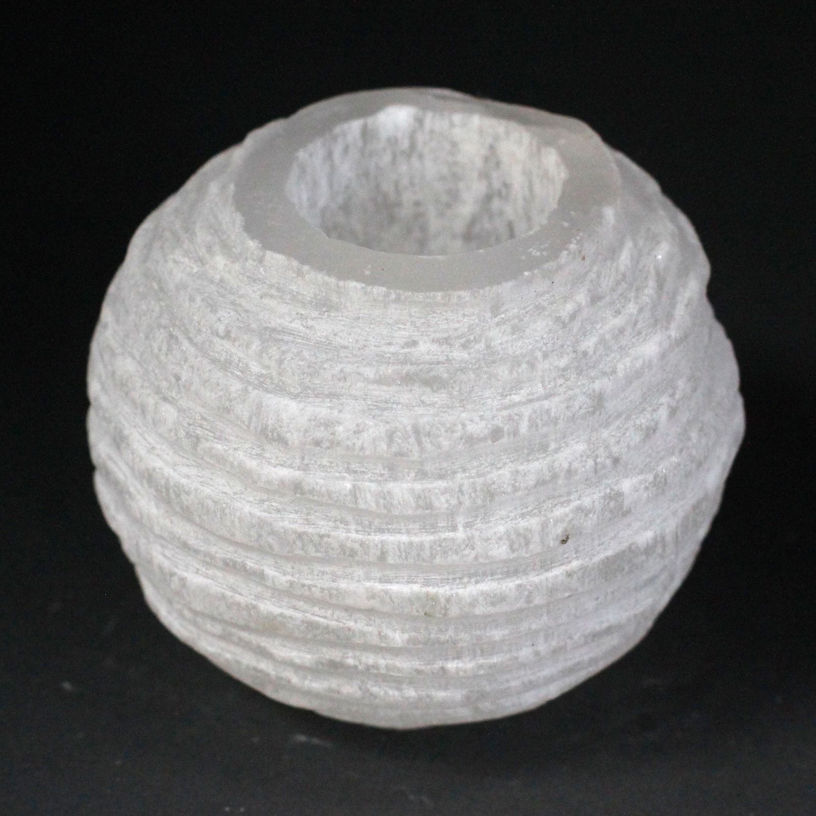Selenito žvakidė „Snowball“ – 8 cm šviesos ir ramybės akcentas