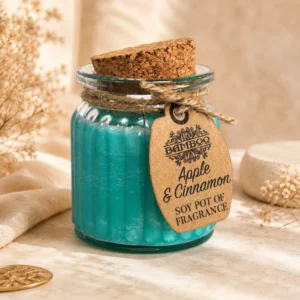 Sojų vaško žvakė indelyje „Apple & Cinnamon“ – jaukus obuolių ir cinamono ritualas