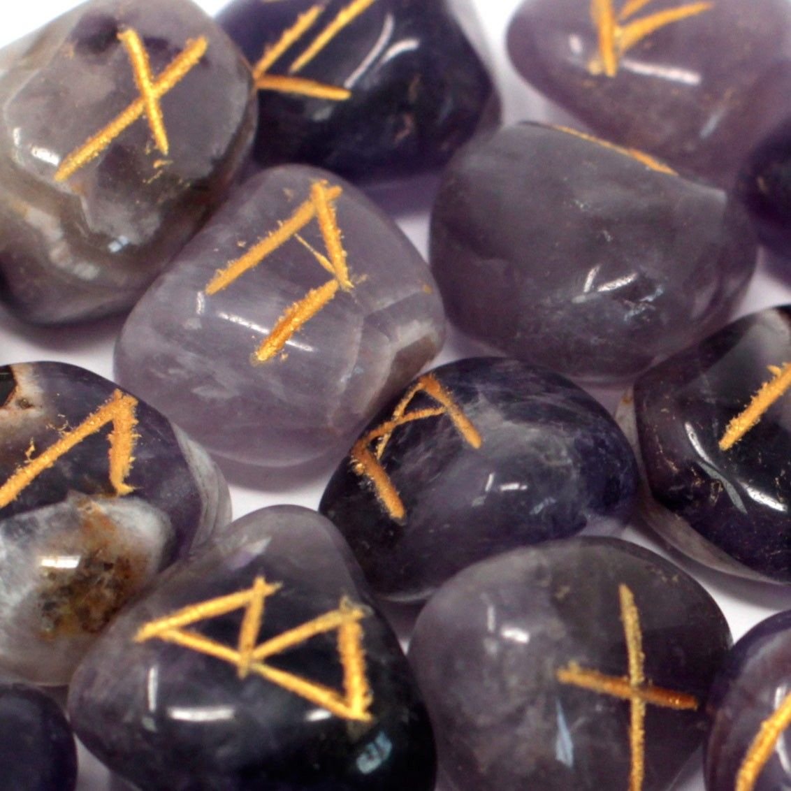 Indiški runų rinkinys dėkle „Amethyst“ – mažas akmenų ritualas tyliai magijai