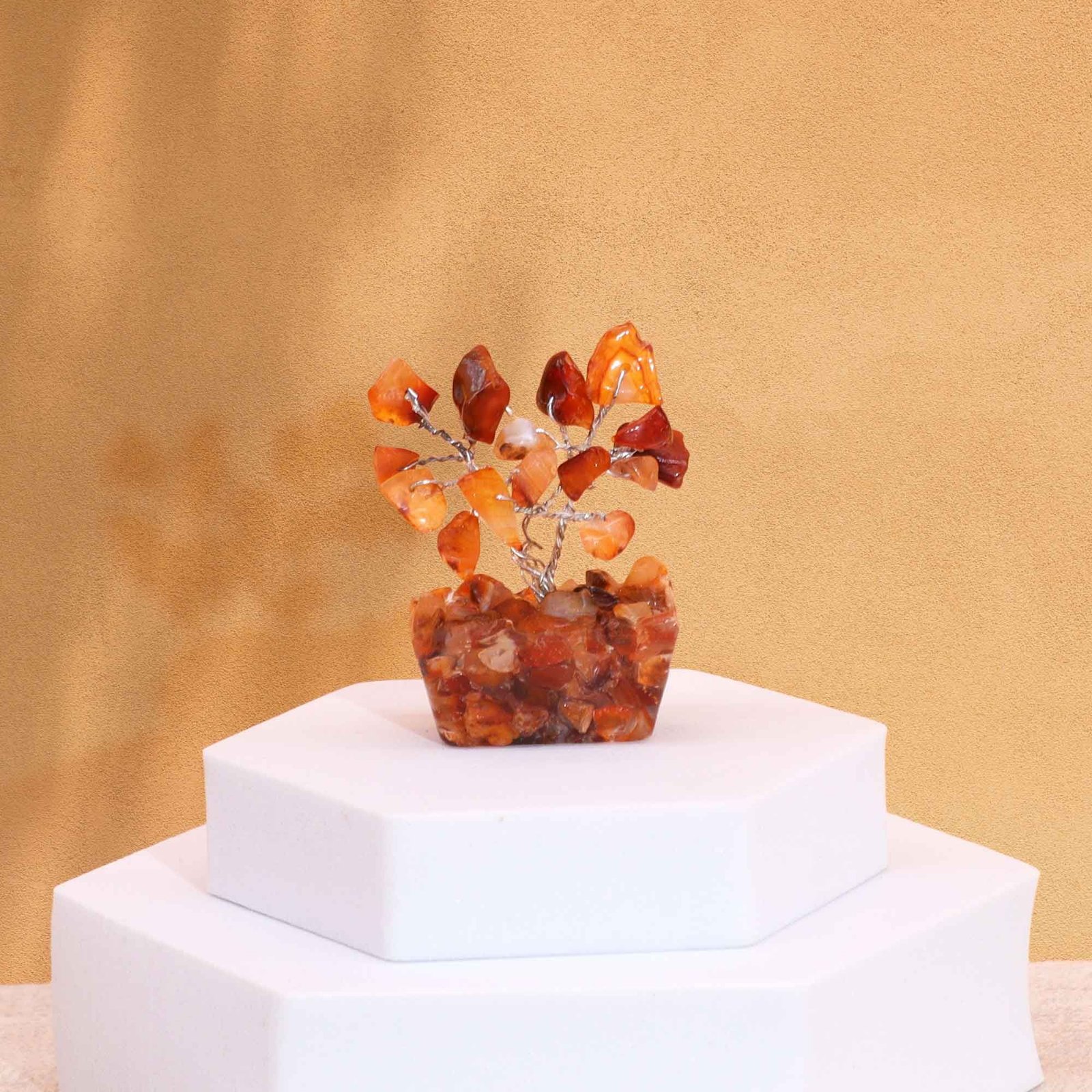 Mini brangakmenių medelis „Carnelian“ ant orgonito pagrindo – mažas ugnies talismanas