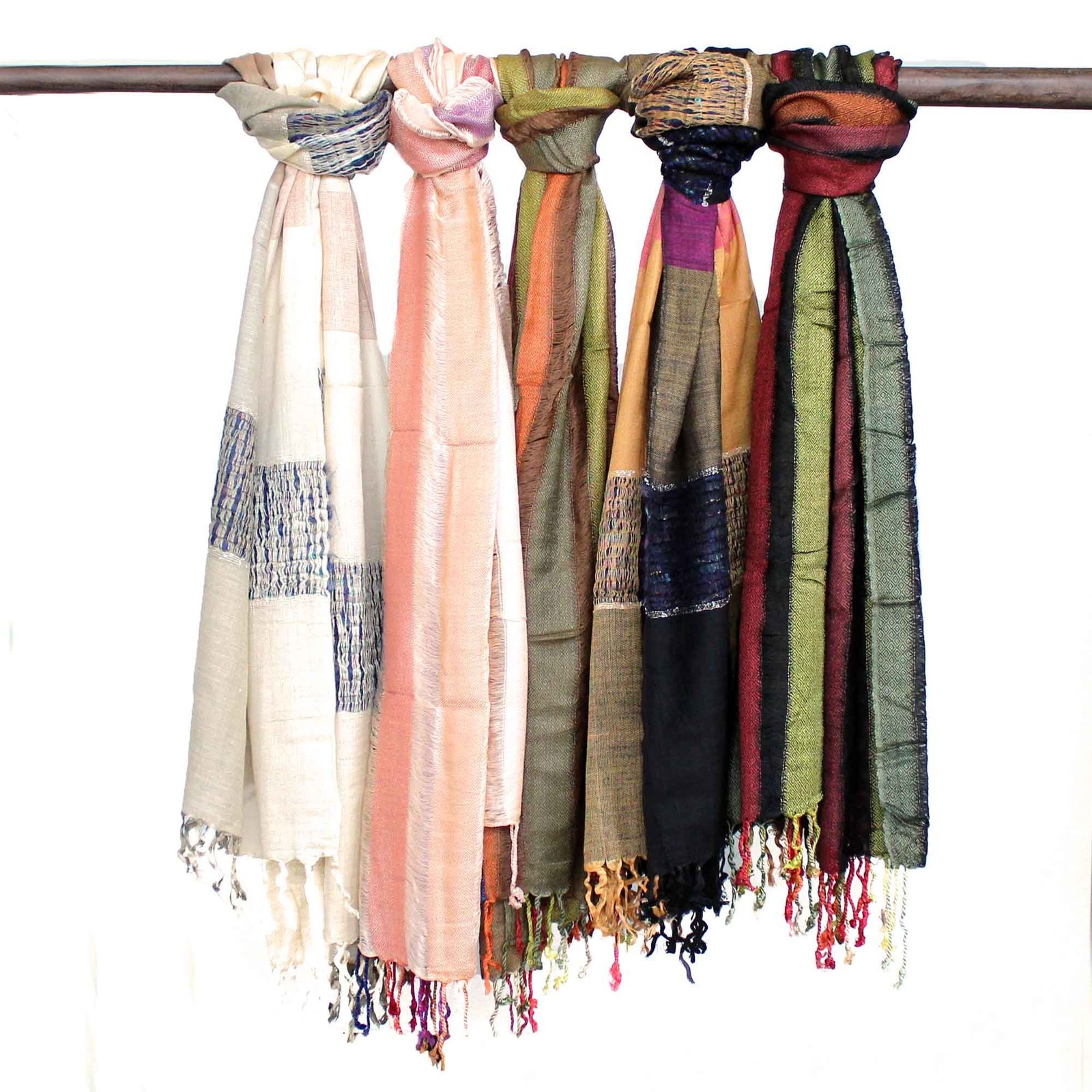 Didelė indiška boho skara „Random Greens“ – 75×180 cm žalios paslapties prisilietimas