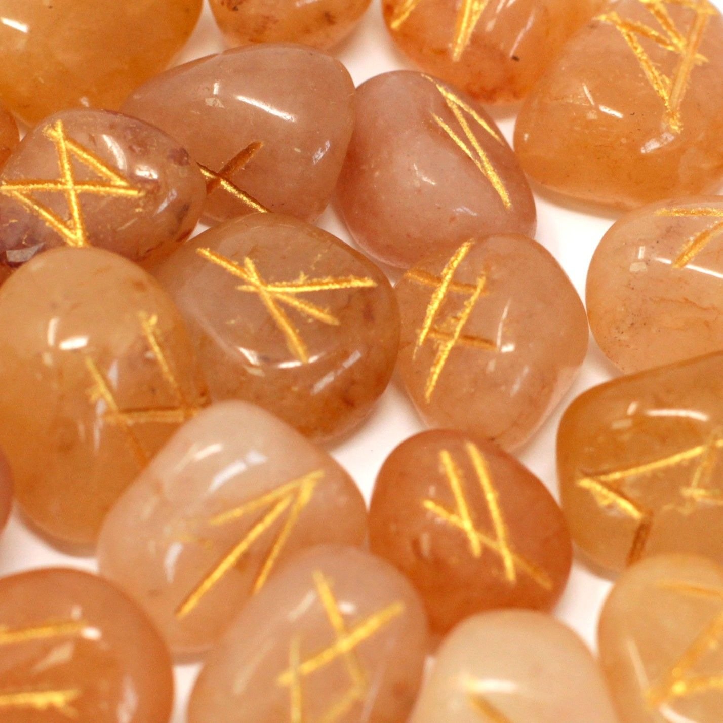 Runų akmenų rinkinys dėkle „Yellow Aventurine“ – saulėtos intuicijos paslaptis