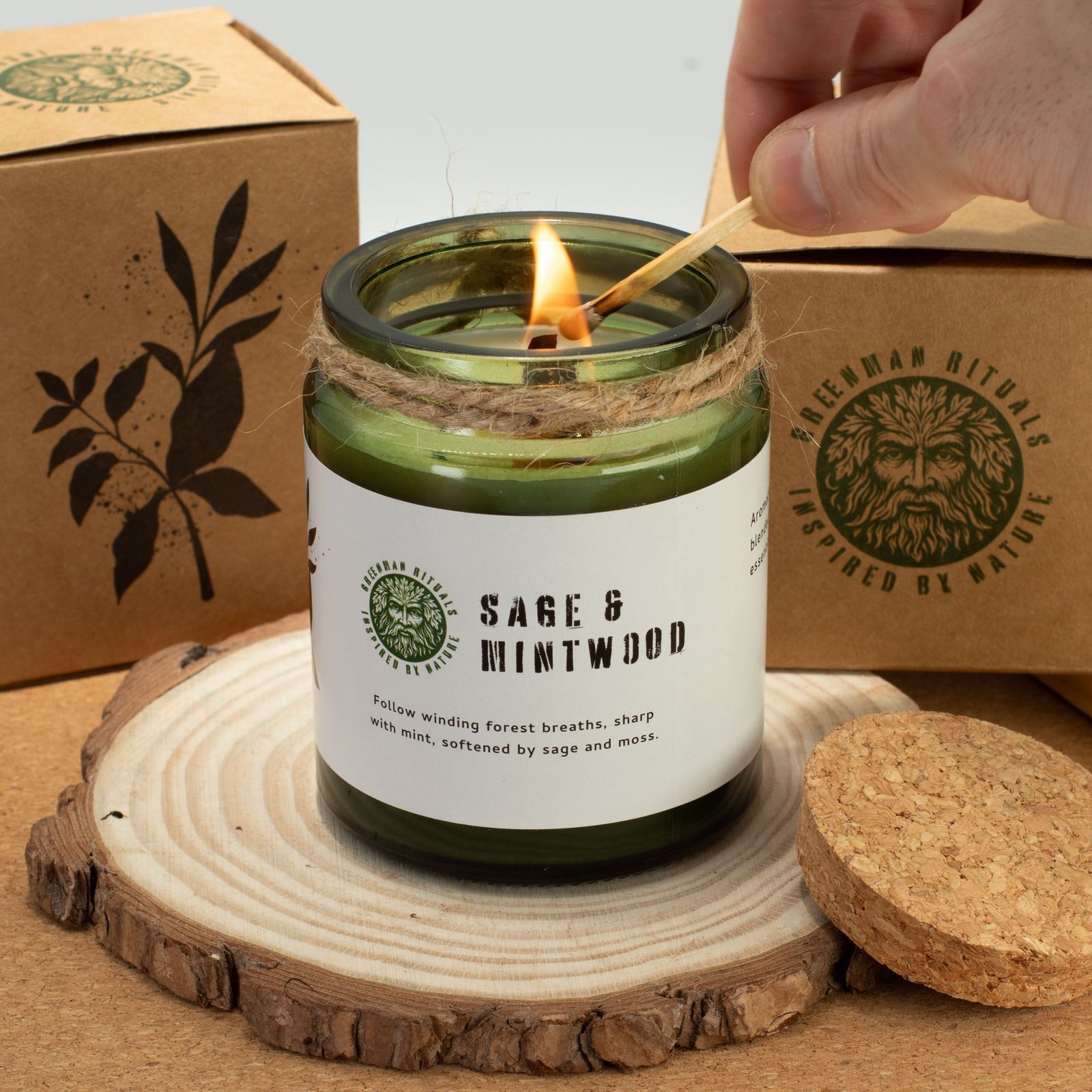 Sojų vaško žvakė „Forest Resin“ – miško sakų ramybės ritualas su medine dagtimi