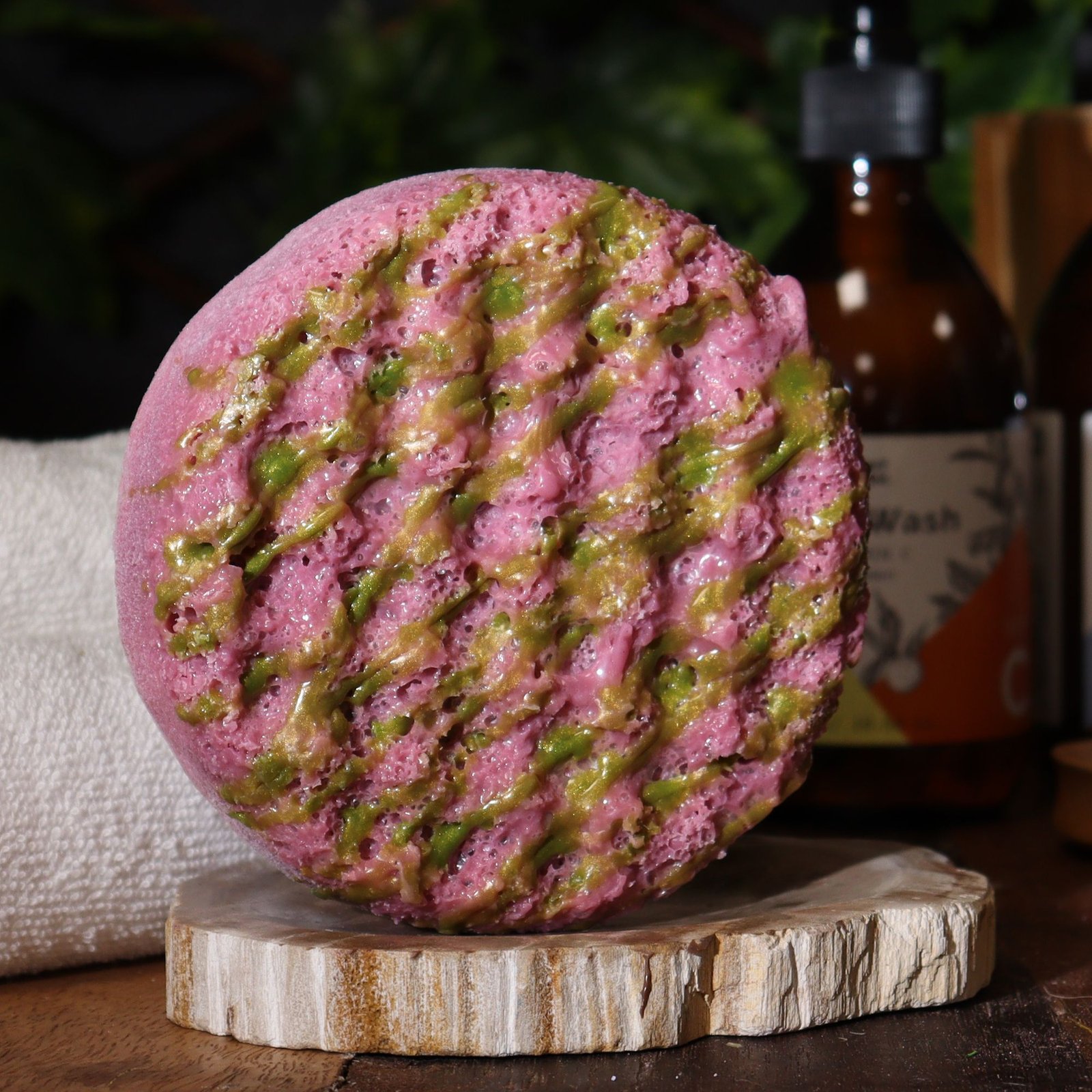 Butter Bubble muilo kempinėlė „Emerald Truffle“ – švelnios prabangos vonios ritualas