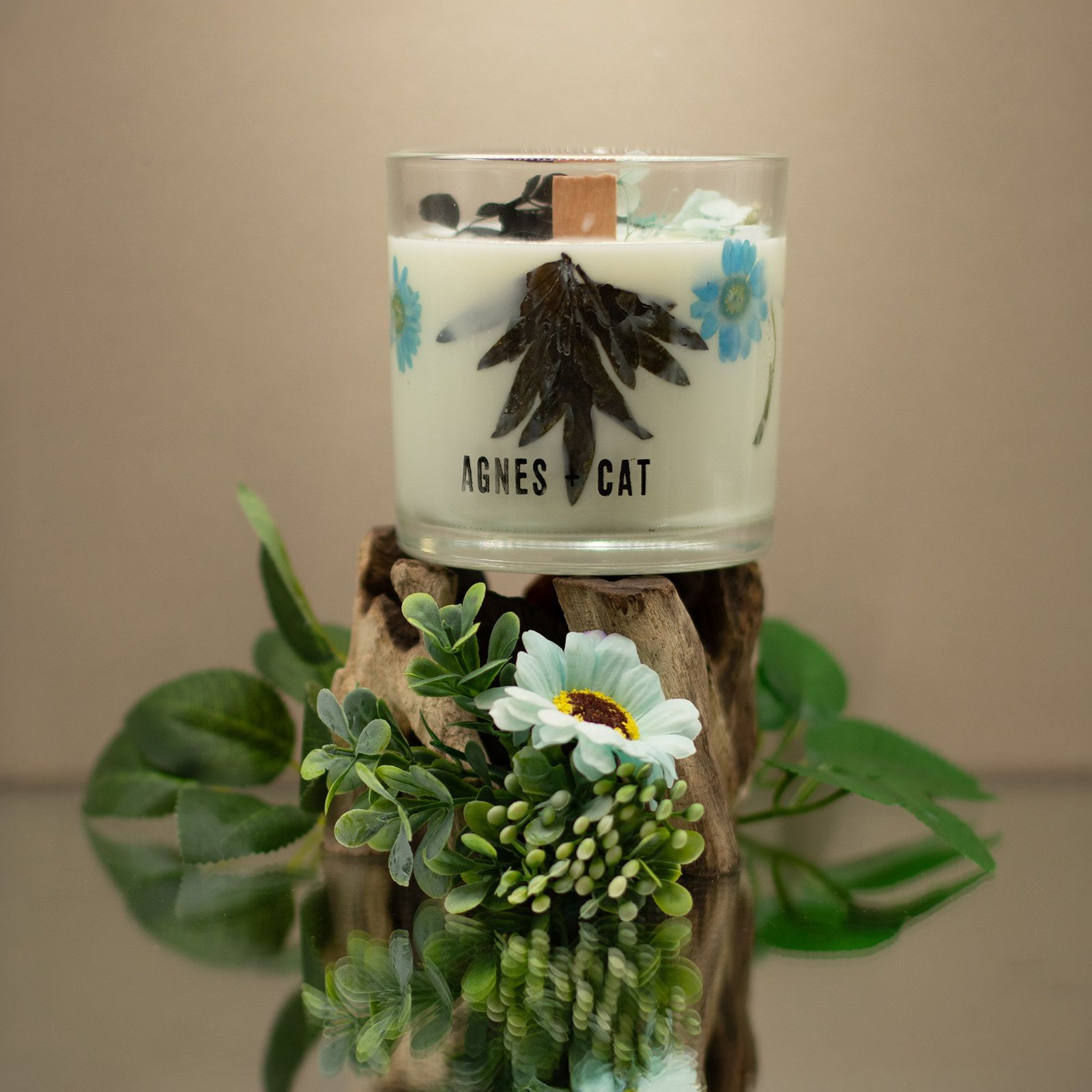 Botaninė sojų vaško žvakė „Seasalt & Moss“ – jūros druskos ir samanų ramybės šviesa